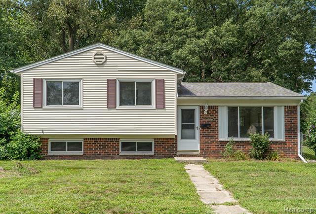 front view picture of 15702 Springhill, Romulus, MI. 48174