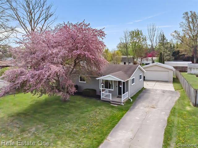 front view picture of 201 Montague St, Belleville, MI. 48111