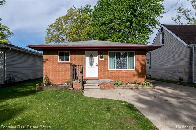 front view picture of 15714 Mc Guire, Taylor, MI. 48180