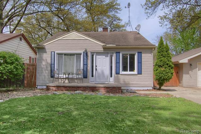 front view picture of 15720 Beech Daly, Taylor, MI. 48180
