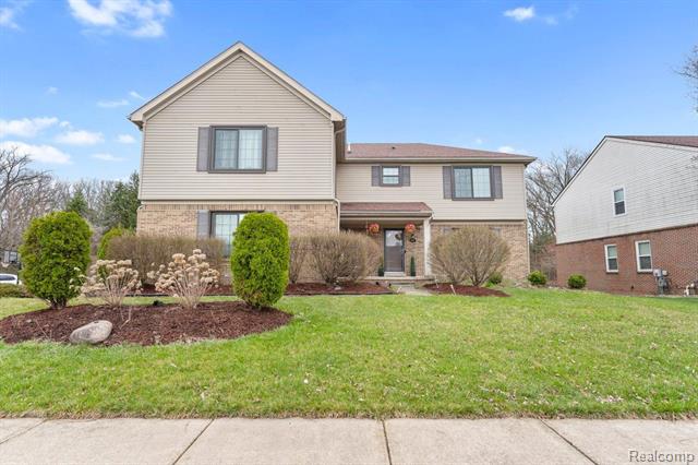 front view picture of 13517 Milton Dr, Belleville, MI. 48111