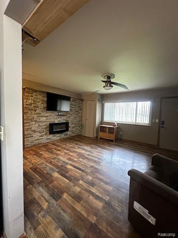 front view picture of 16046 Holz Dr, Southgate, MI. 48195