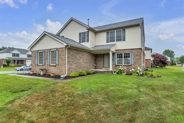 front view picture of 13047 Cumberland Court, Belleville, MI. 48111