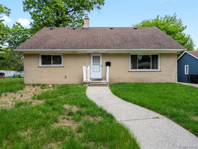 front view picture of 24034 Meadowlark St, Oak Park, MI. 48237