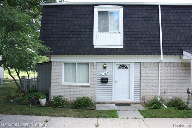 front view picture of 41223 S Woodbury Green Dr, Belleville, MI. 48111