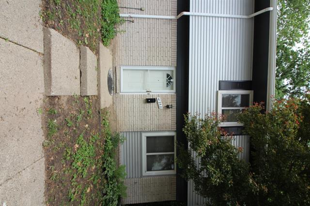 front view picture of 41262 N Woodbury Green Dr, Belleville, MI. 48111