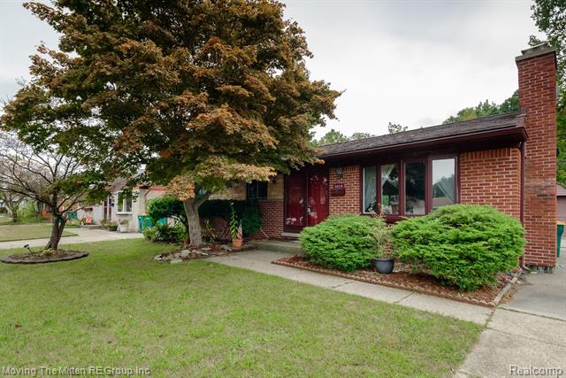 front view picture of 38119 Walnut, Romulus, MI. 48174