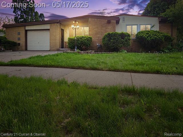 front view picture of 24161 Beverly Ave, Oak Park, MI. 48237