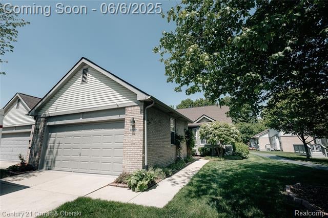 front view picture of 22664 Woodcreek Dr, Taylor, MI. 48180
