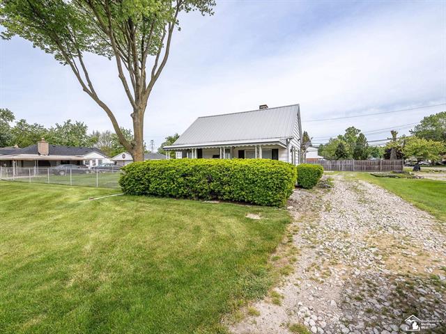 front view picture of 20212 Northline, Taylor, MI. 48180