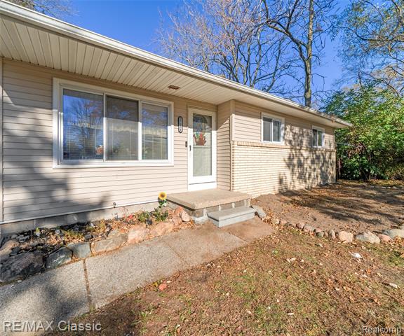 front view picture of 37534 Van Petten, Romulus, MI. 48174