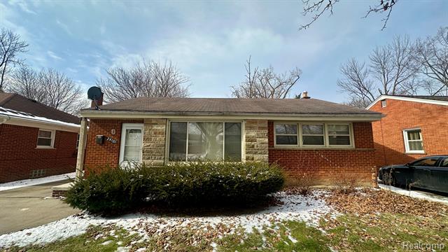 front view picture of 24101 Westhampton St, Oak Park, MI. 48237