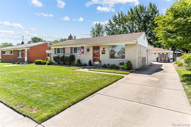 front view picture of 22775 Maplelawn, Taylor, MI. 48180