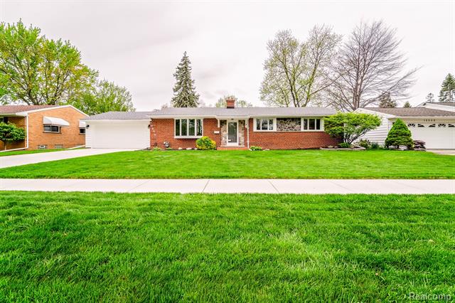 front view picture of 10804 Kolb, Allen Park, MI. 48101