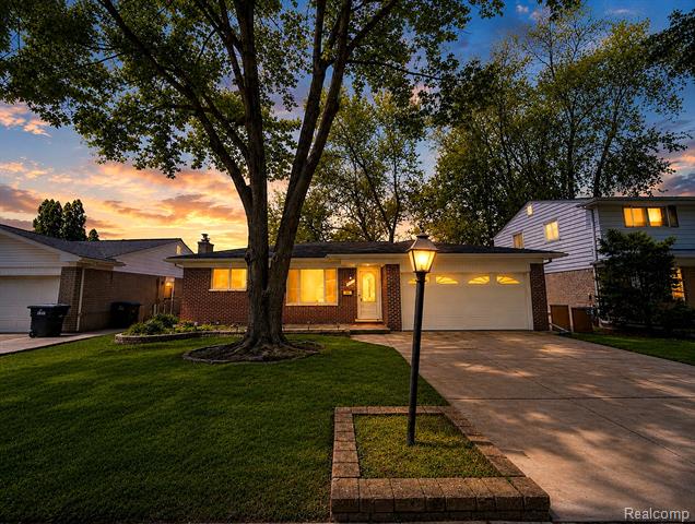 front view picture of 10202 Westlake, Taylor, MI. 48180