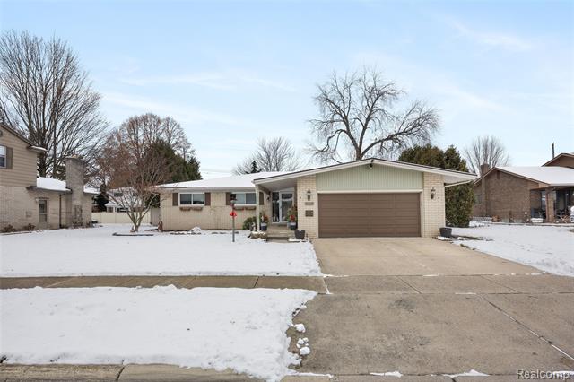 front view picture of 10110 Balfour, Allen Park, MI. 48101