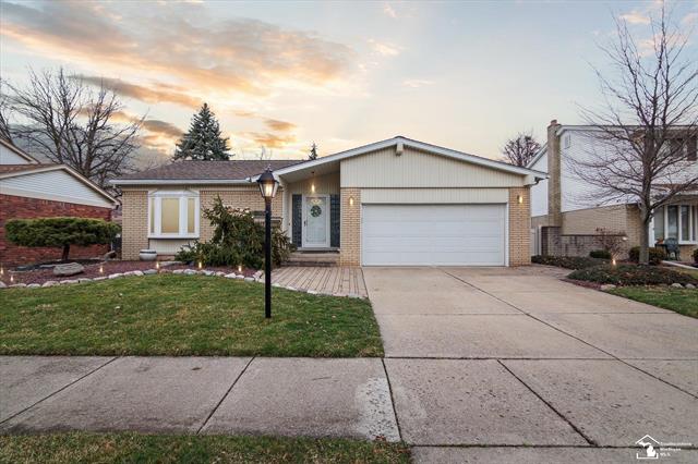 front view picture of 25568 Kinyon, Taylor, MI. 48180