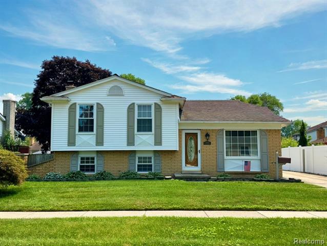 front view picture of 25631 Statler, Taylor, MI. 48180