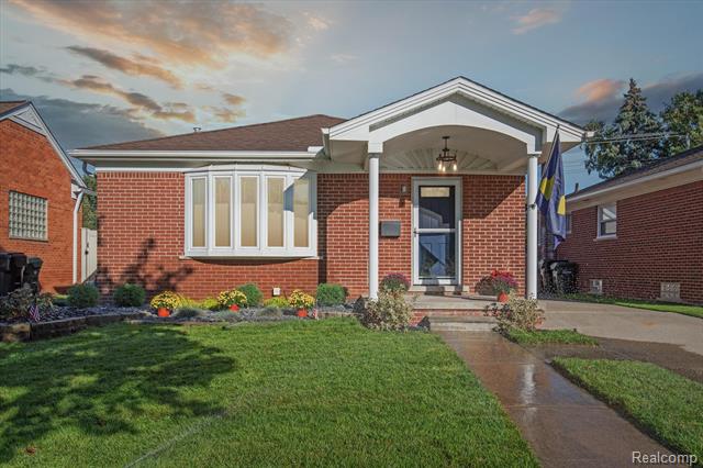 front view picture of 10019 Reeck, Allen Park, MI. 48101