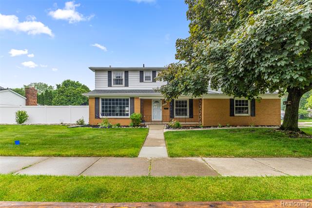 front view picture of 18607 Colonial Ct, Allen Park, MI. 48101
