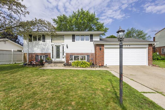 front view picture of 9776 Monroe, Taylor, MI. 48180