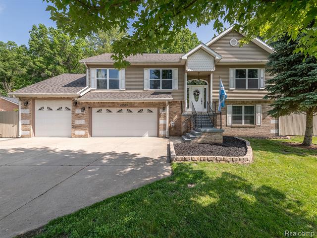 front view picture of 25550 Haig, Taylor, MI. 48180