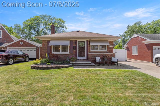 front view picture of 8960 Niver, Allen Park, MI. 48101