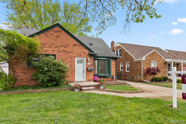 front view picture of 8607 Quandt, Allen Park, MI. 48101