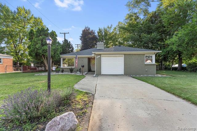front view picture of 9036 Reeck, Allen Park, MI. 48101