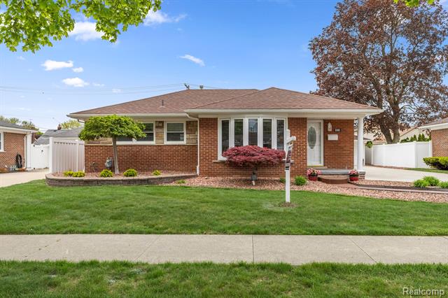 front view picture of 9280 Reeck, Allen Park, MI. 48101