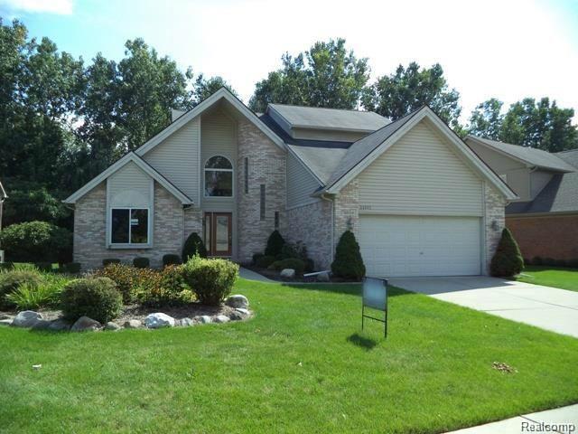 front view picture of 25837 Labana Woods Dr, Taylor, MI. 48180