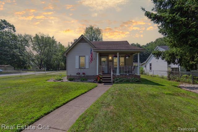 front view picture of 25017 Mary, Taylor, MI. 48180
