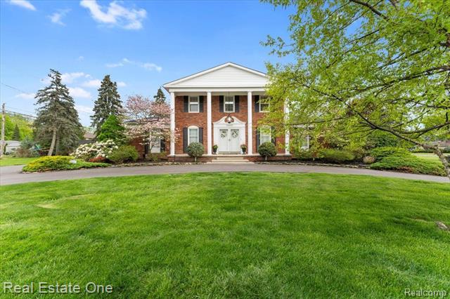 front view picture of 28605 Southpointe, Grosse Ile, MI. 48138