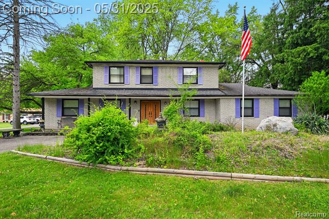 front view picture of 25226 Ingleside Dr, Southfield, MI. 48033
