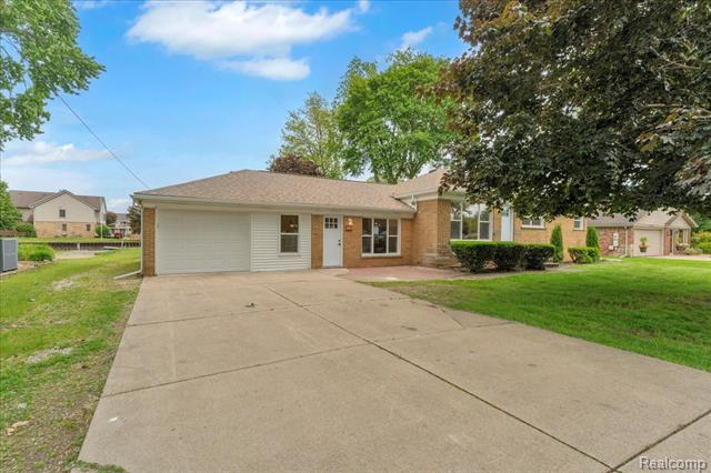 front view picture of 27853 Johnson, Grosse Ile, MI. 48138