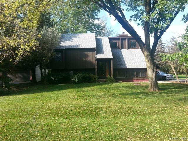 front view picture of 27780 Johnson, Grosse Ile, MI. 48138