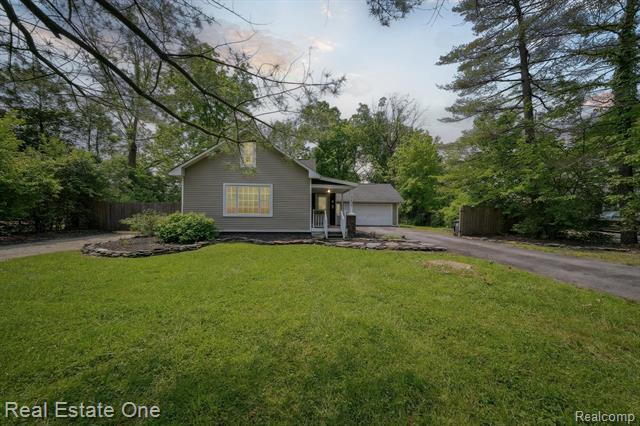 front view picture of 8921 Lake, Grosse Ile, MI. 48138