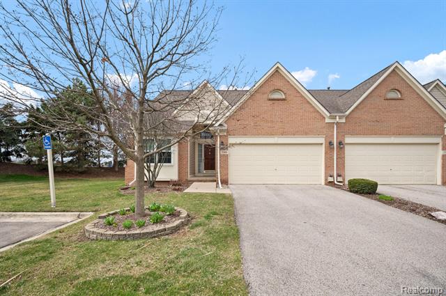 front view picture of 5546 Pinehurst Drive, Trenton, MI. 48183