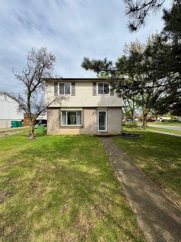 front view picture of 32175 Glaser Rd, Rockwood, MI. 48173