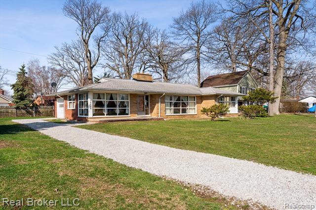 front view picture of 30648 Young, Rockwood, MI. 48173