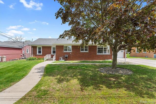 front view picture of 30617 Young, Rockwood, MI. 48173