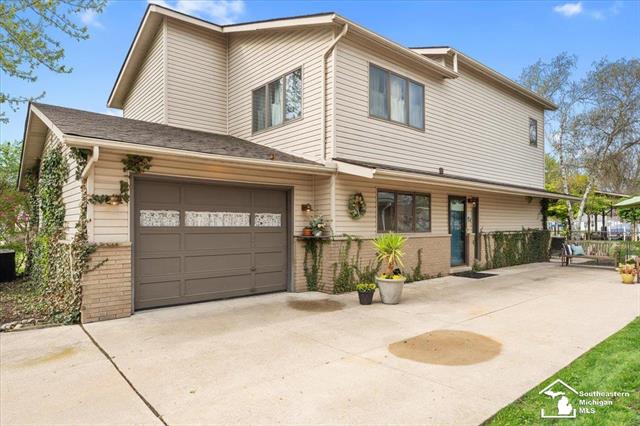 front view picture of 30500 Bayview, Rockwood, MI. 48173