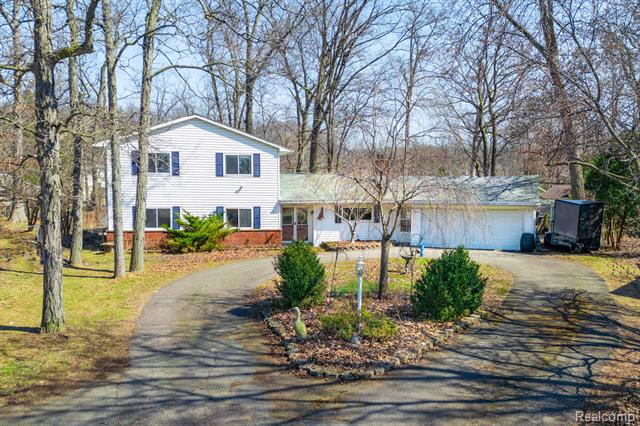 front view picture of 25155 Dallas, Grosse Ile, MI. 48138