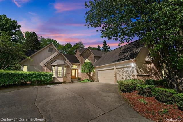 front view picture of 46890 Cider Mill Dr, Novi, MI. 48374