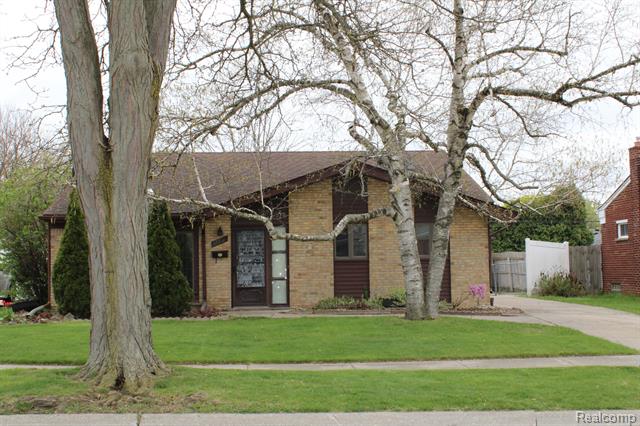 front view picture of 2765 Dunlop, Trenton, MI. 48183