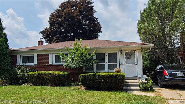 front view picture of 3900 Norwood, Trenton, MI. 48183