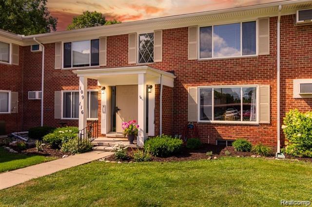 front view picture of 24111 Meridian, Grosse Ile, MI. 48138