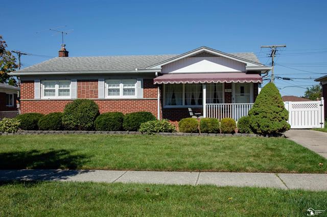 front view picture of 2800 Marian, Trenton, MI. 48183