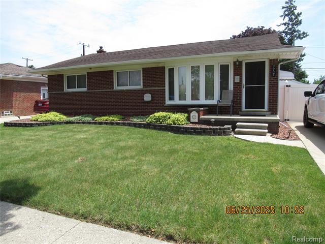 front view picture of 3335 Maidstone, Trenton, MI. 48183