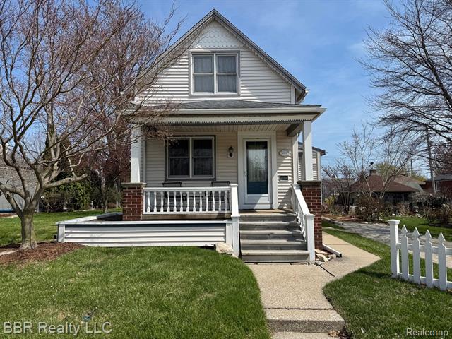 front view picture of 2951 W Jefferson, Trenton, MI. 48183